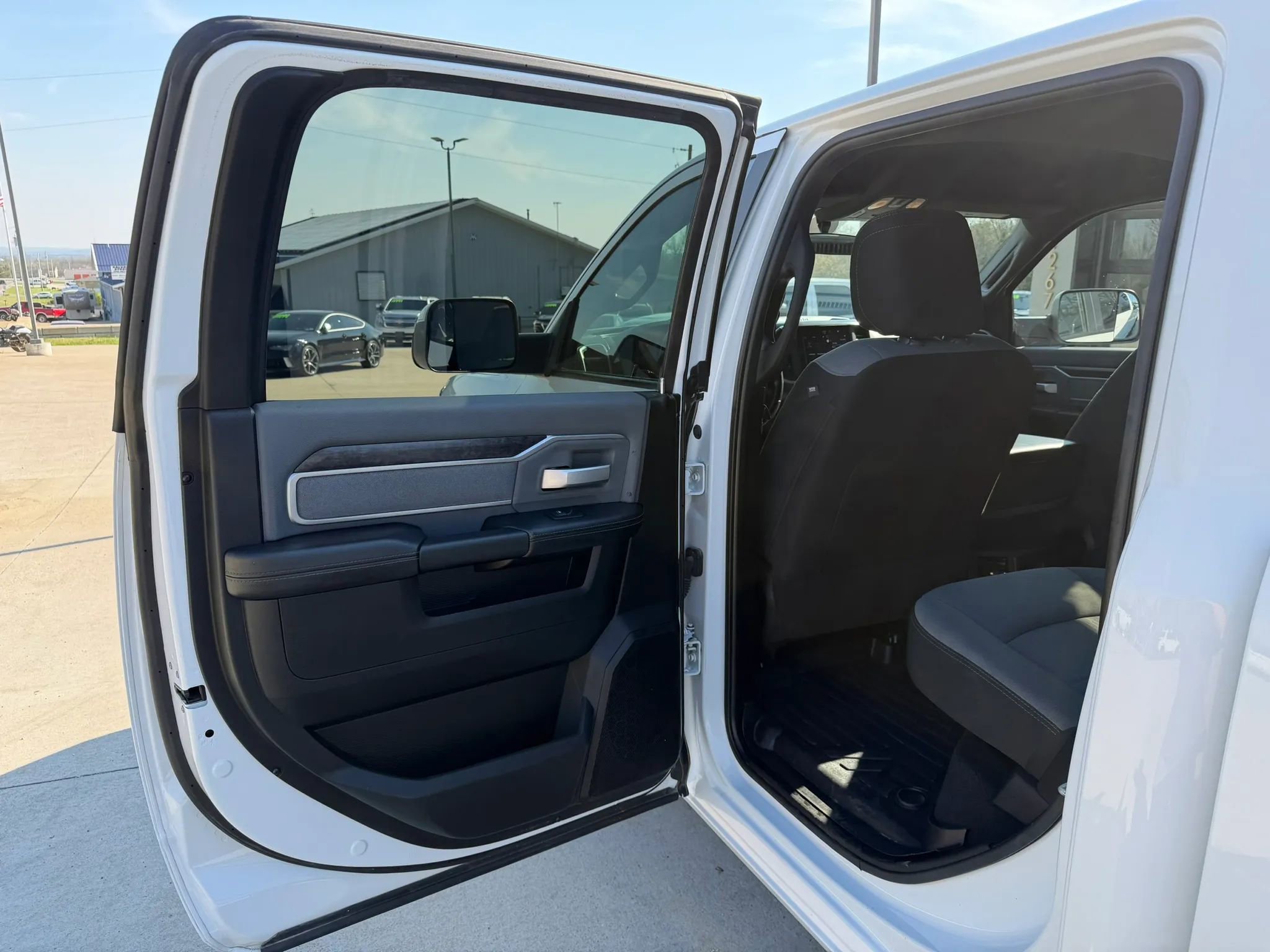 Used 2022 RAM 2500 Big Horn image 32