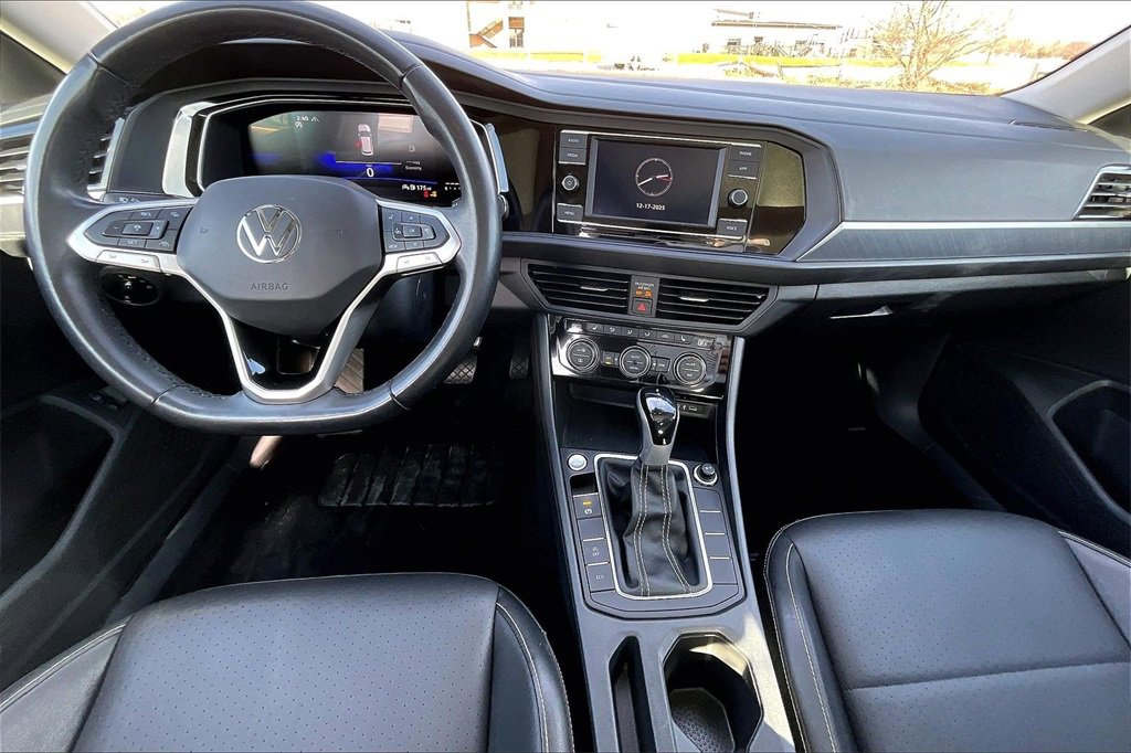 Used 2024 Volkswagen Jetta SE image 13