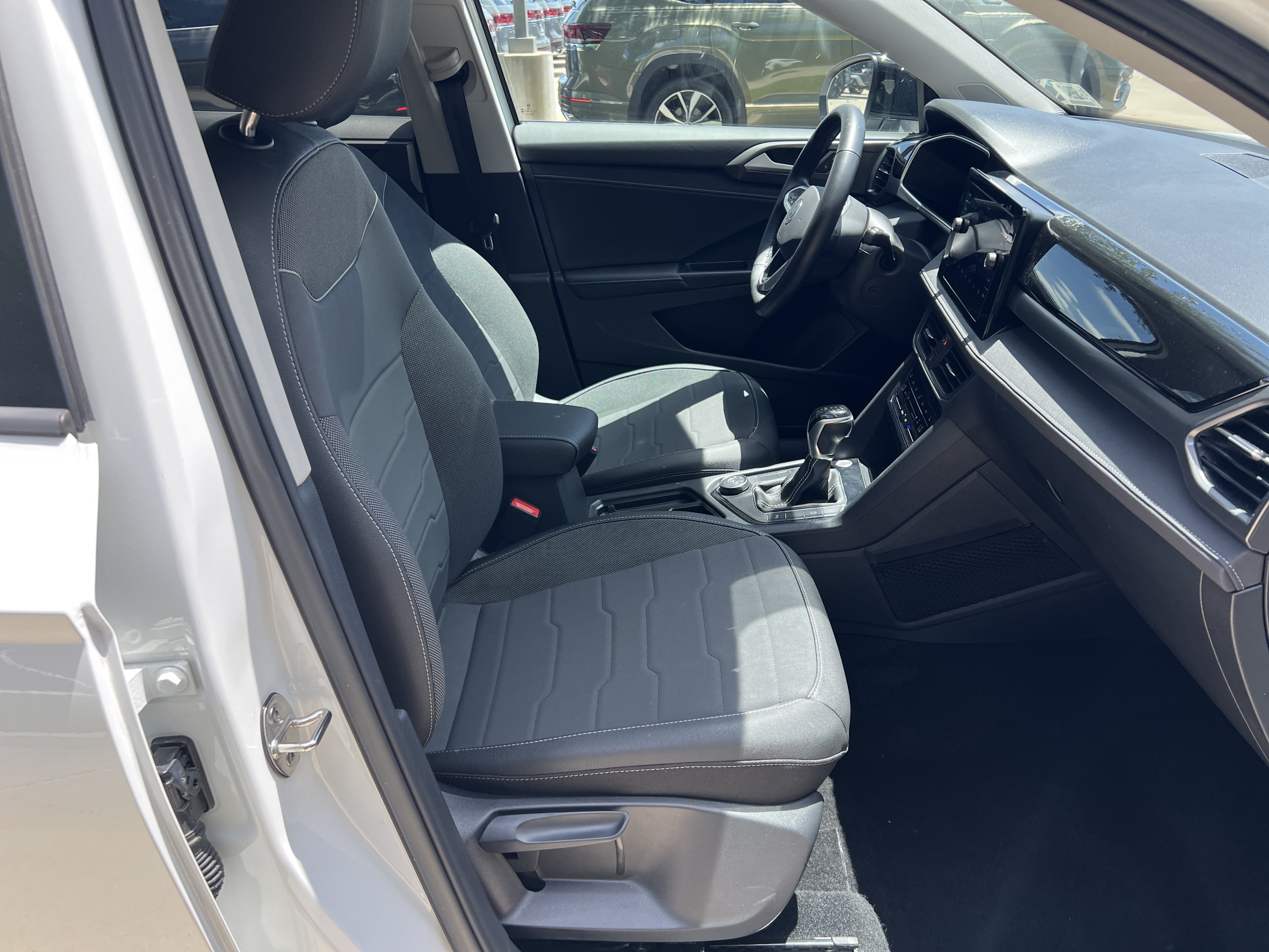 Certified 2025 Volkswagen Taos SE AWD/4WD image 28
