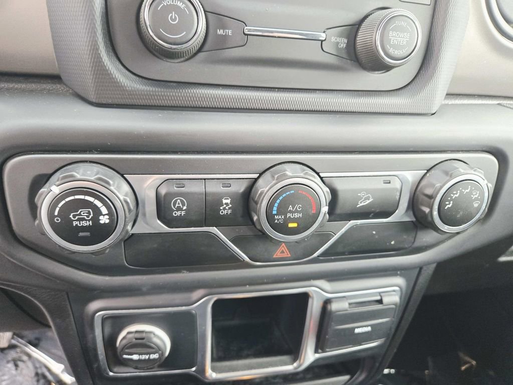 Used 2018 Jeep Wrangler Unlimited Sport image 32