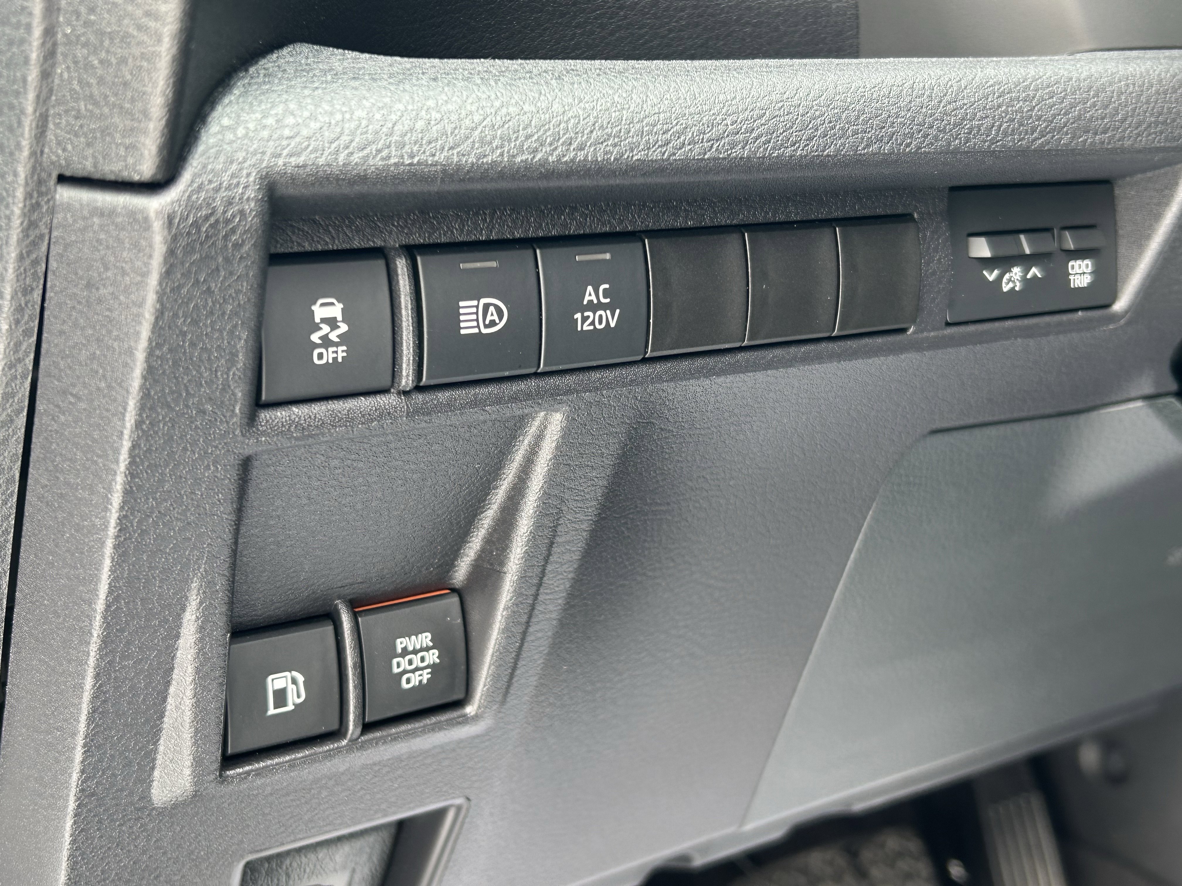 Used 2025 Toyota Sienna Limited image 16