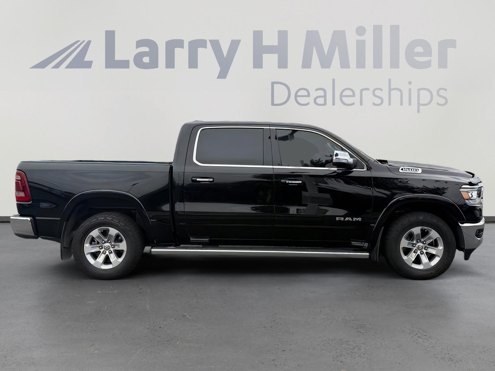 Used 2022 RAM 1500 Laramie AWD/4WD image 6