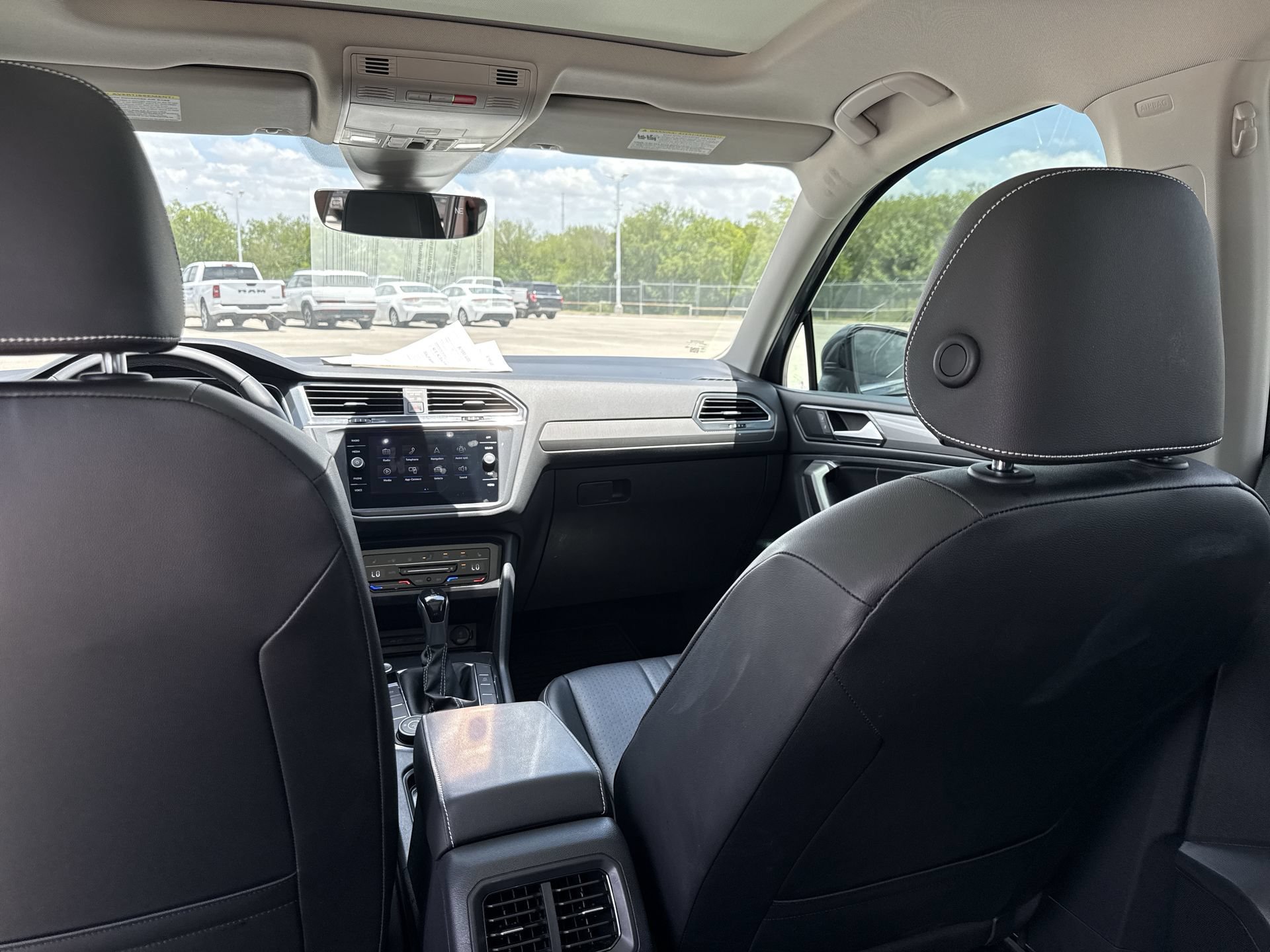 Used 2022 Volkswagen Tiguan SE w/ Panoramic Sunroof Package AWD/4WD image 23