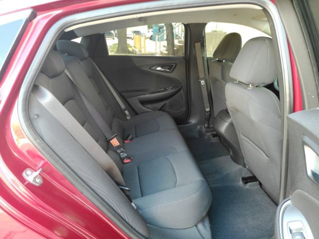 Used 2025 Chevrolet Malibu RS FWD image 23