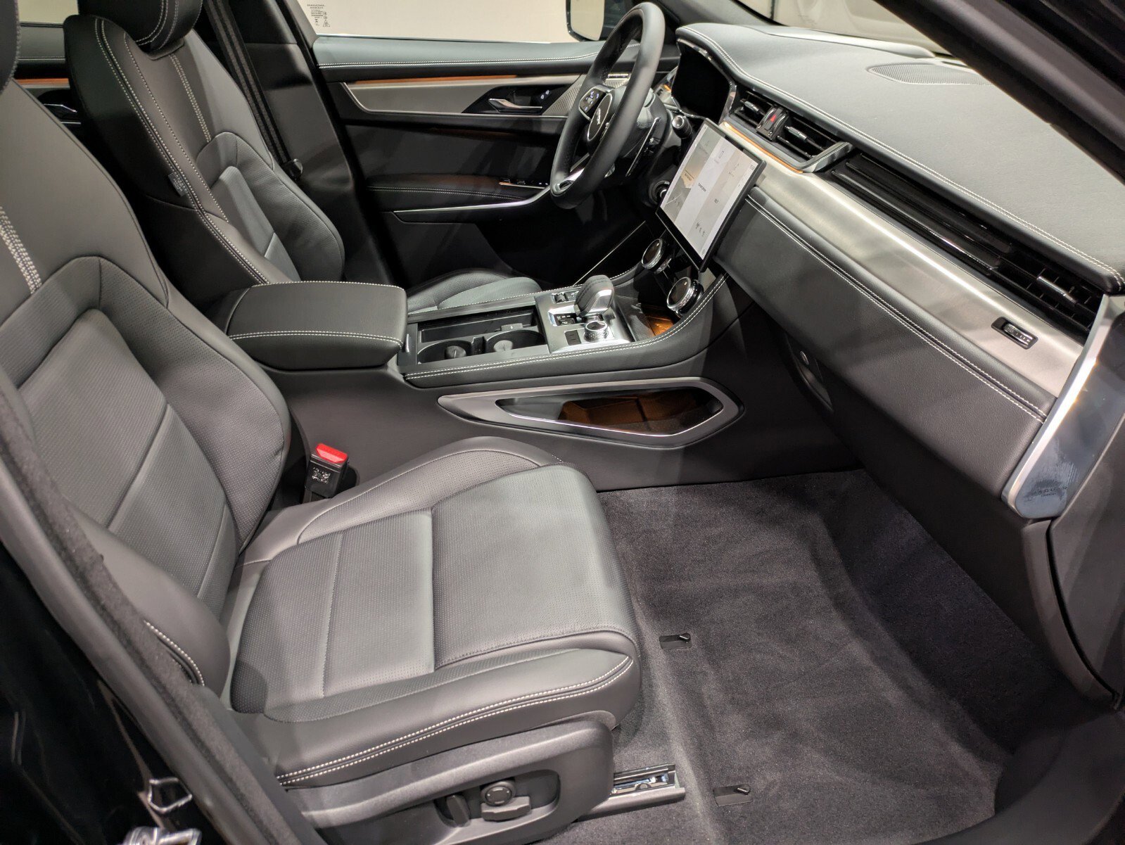 New 2026 Jaguar F-PACE R-Dynamic S image 24