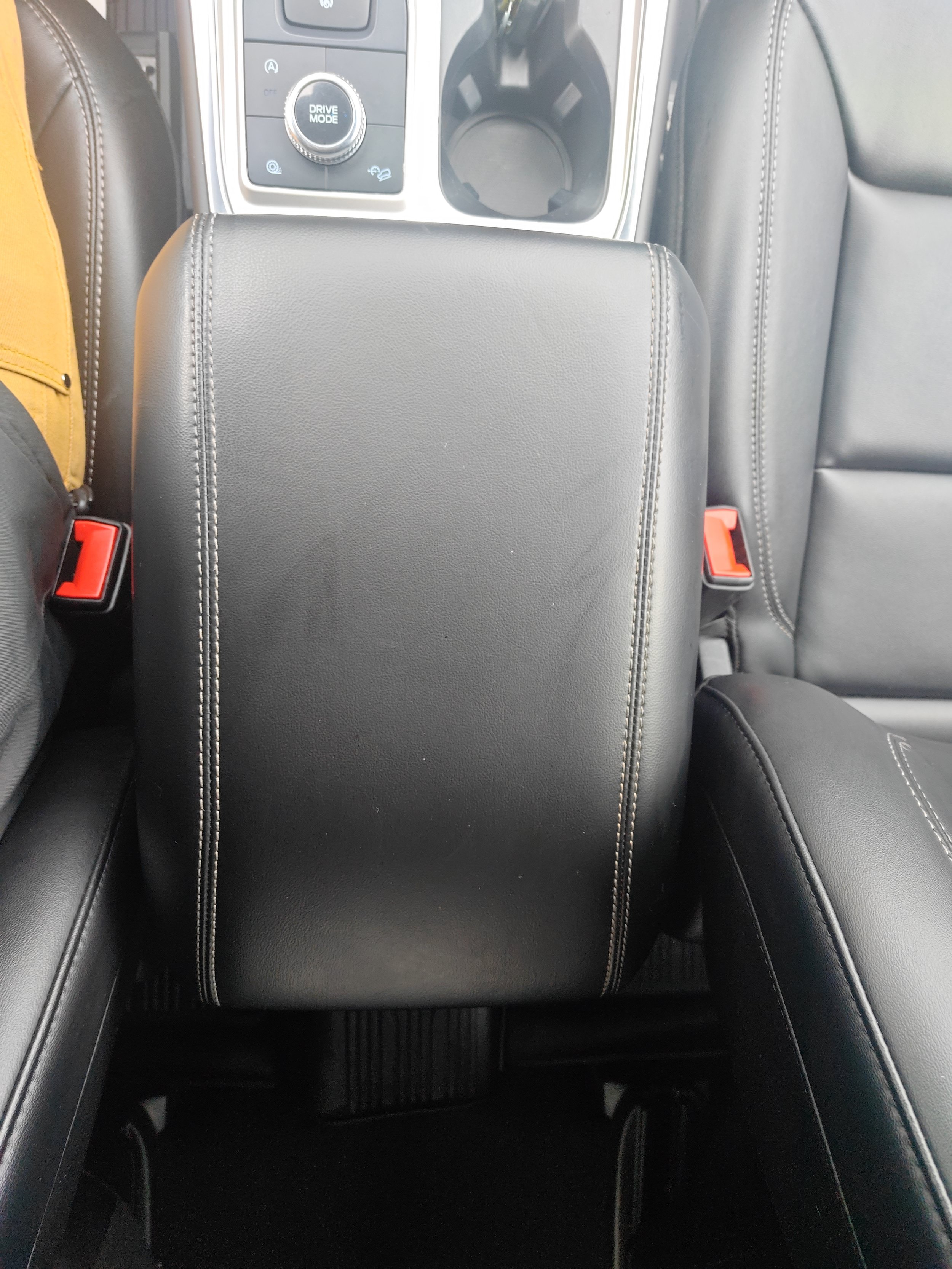 Used 2023 Ford Explorer XLT w/ Equipment Group 202A AWD/4WD image 18