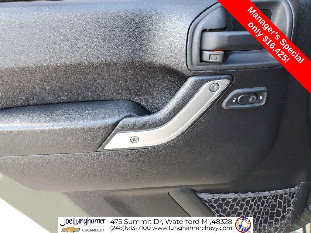 Used 2015 Jeep Wrangler Unlimited Sahara w/ Dual Top Group AWD/4WD image 21