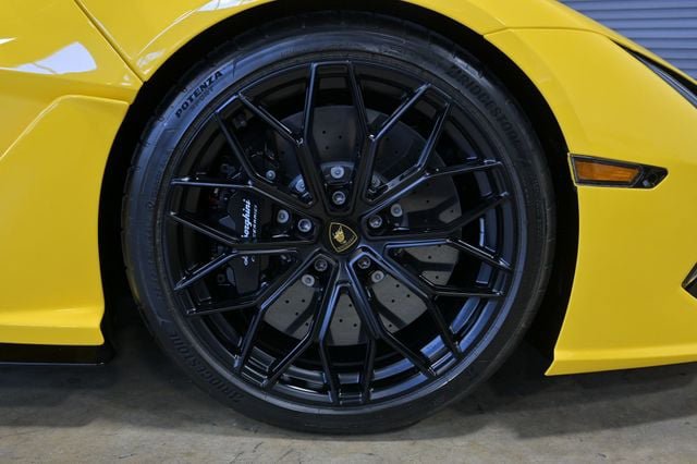 Used 2024 Lamborghini Revuelto AWD/4WD image 20