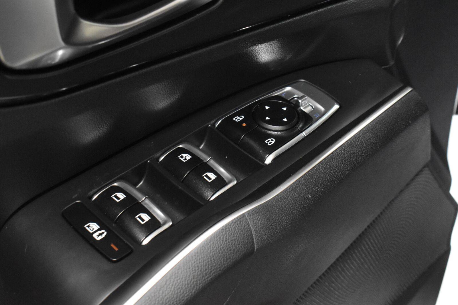 Used 2025 Kia Sorento LX FWD image 11