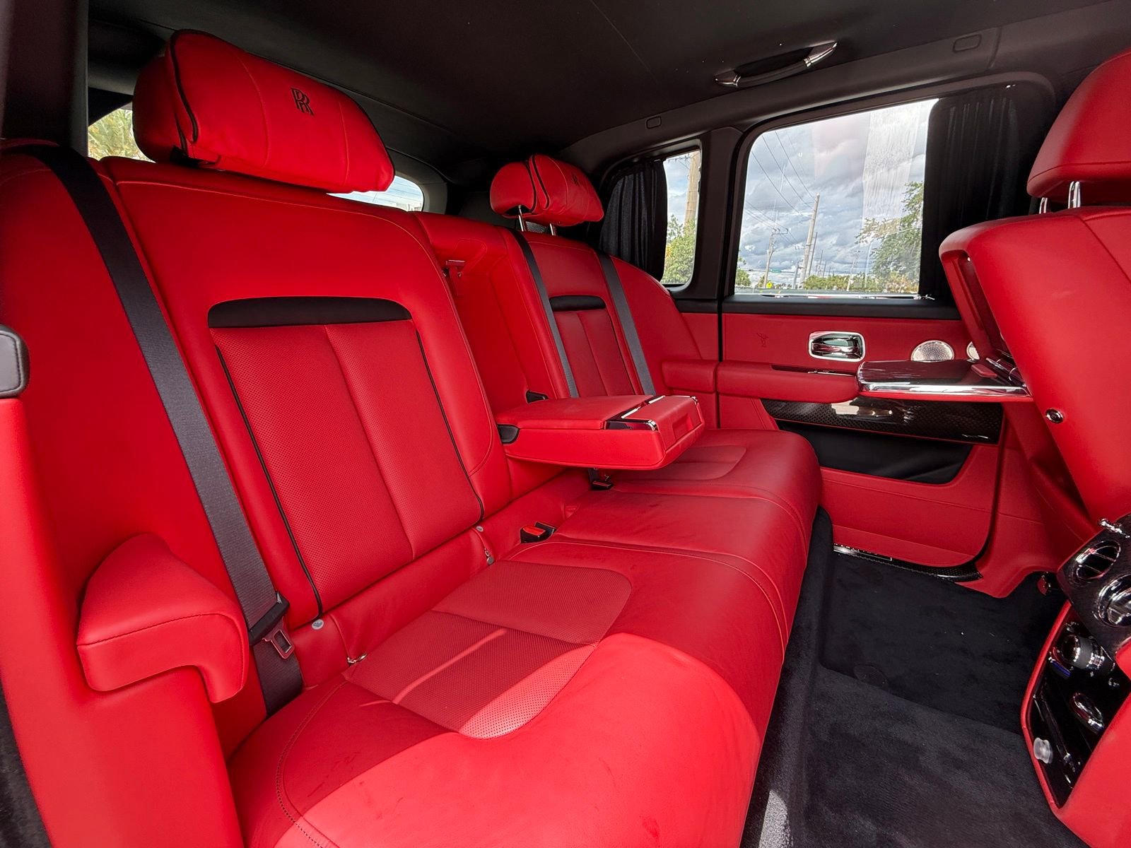 Used 2022 Rolls-Royce Cullinan Black Badge image 35