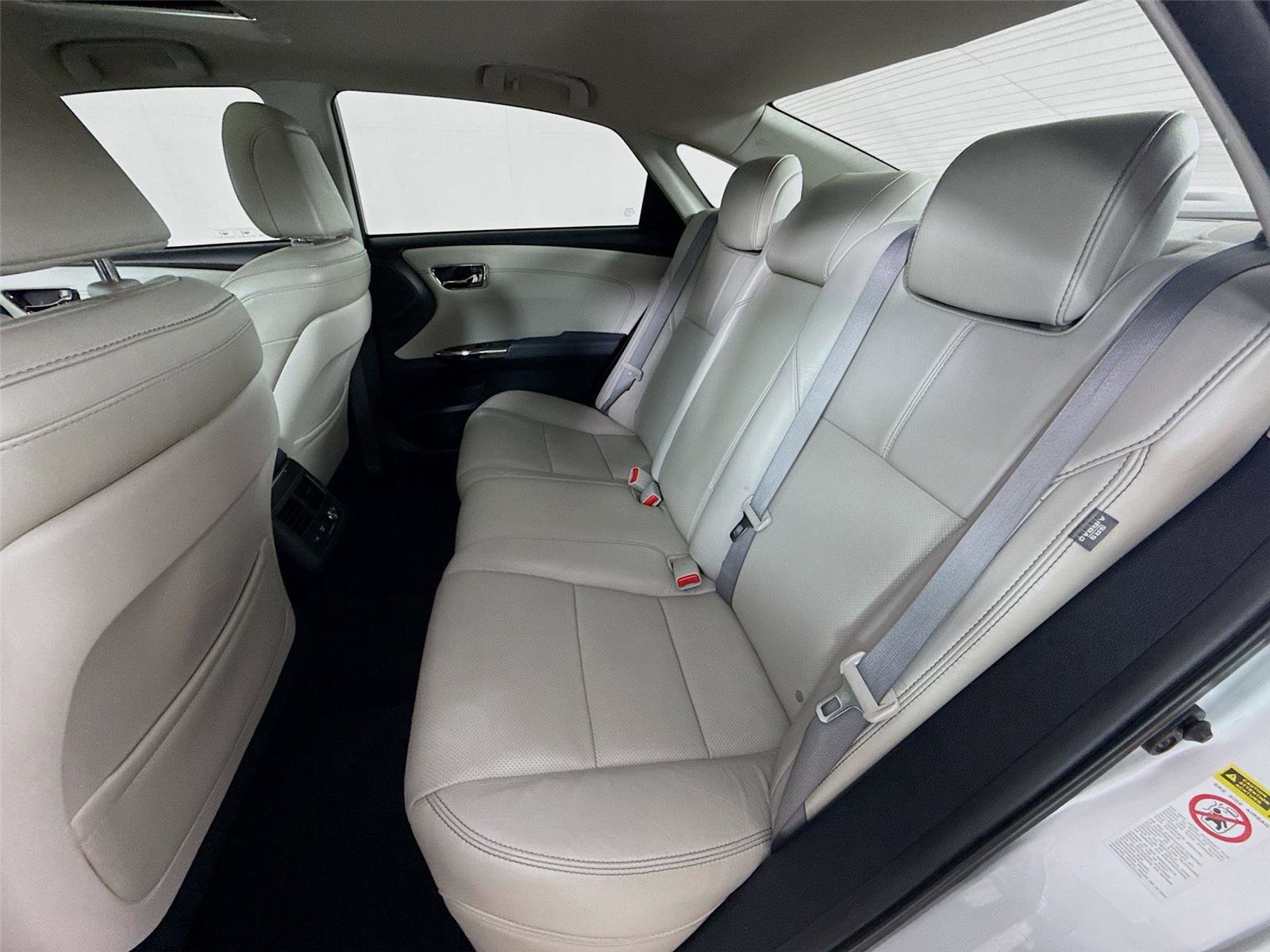 Used 2013 Toyota Avalon Limited w/ Technology Pkg FWD image 11