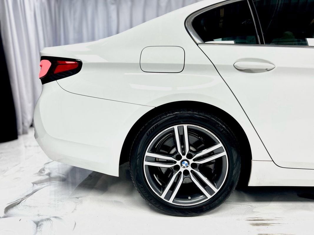 Used 2021 BMW 530i xDrive w/ Convenience Package image 12