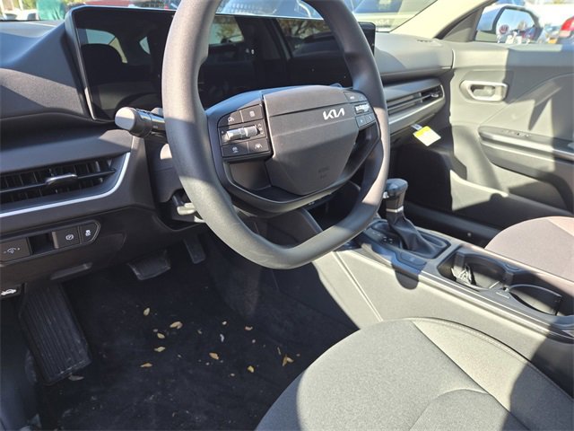 New 2025 Kia K4 LX image 12