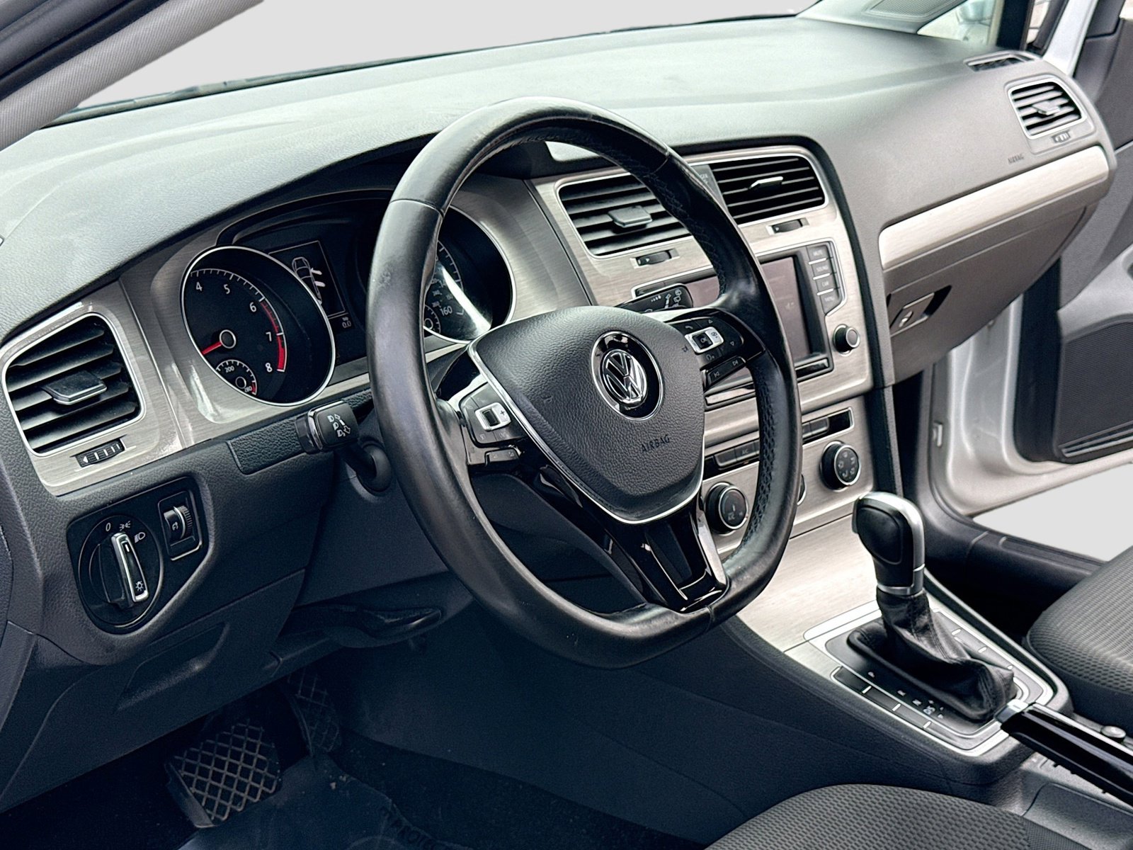 Used 2016 Volkswagen Golf S FWD image 4