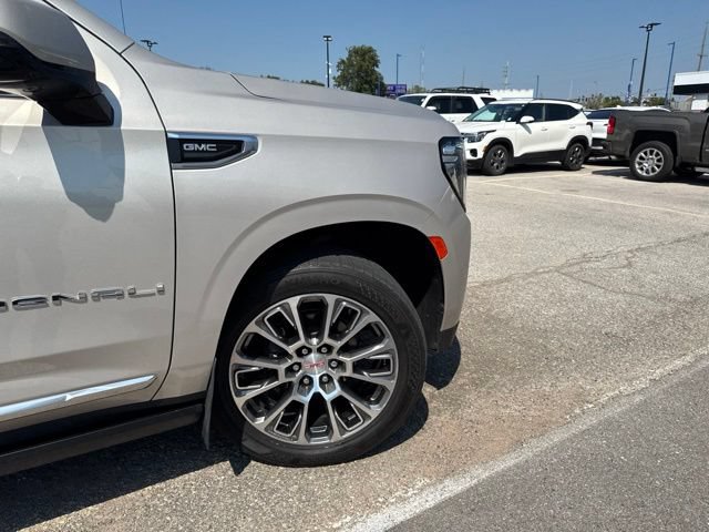 Used 2021 GMC Yukon XL Denali w/ Denali Premium Package AWD/4WD image 8