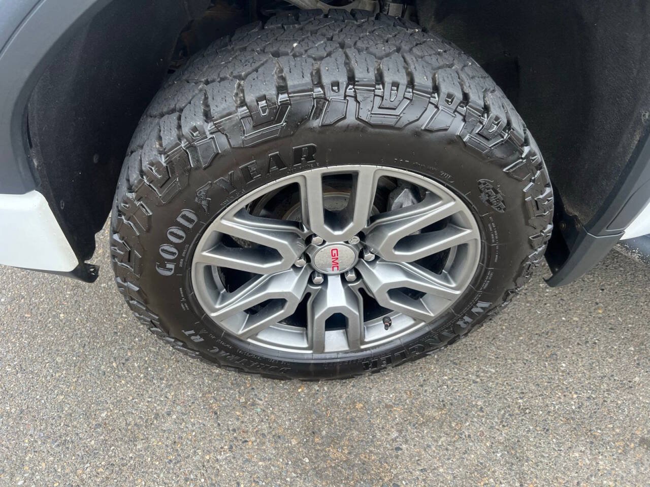 Used 2021 GMC Sierra 1500 AT4 w/ AT4 Carbonpro Edition AWD/4WD image 11