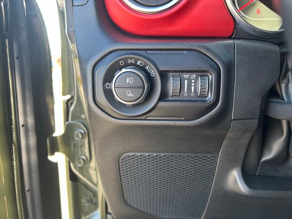 Used 2022 Jeep Gladiator Rubicon AWD/4WD image 14