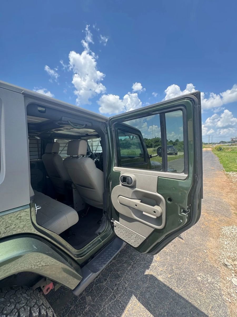 Used 2008 Jeep Wrangler Unlimited Sahara image 14