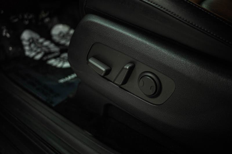 Used 2024 Kia Carnival LX image 15