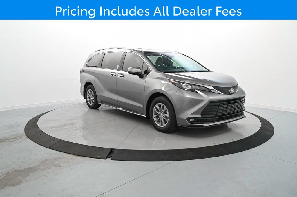 New 2026 Toyota Sienna XLE FWD image 3