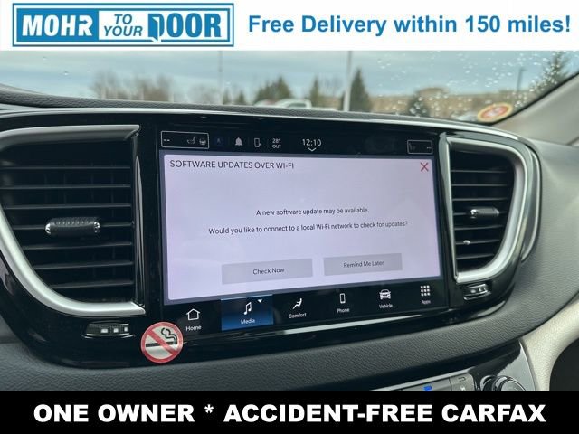 Used 2024 Chrysler Pacifica Touring-L image 16