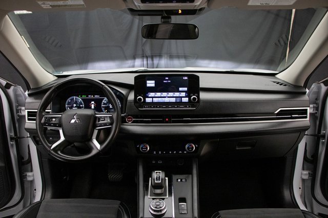 Used 2024 Mitsubishi Outlander SE image 25