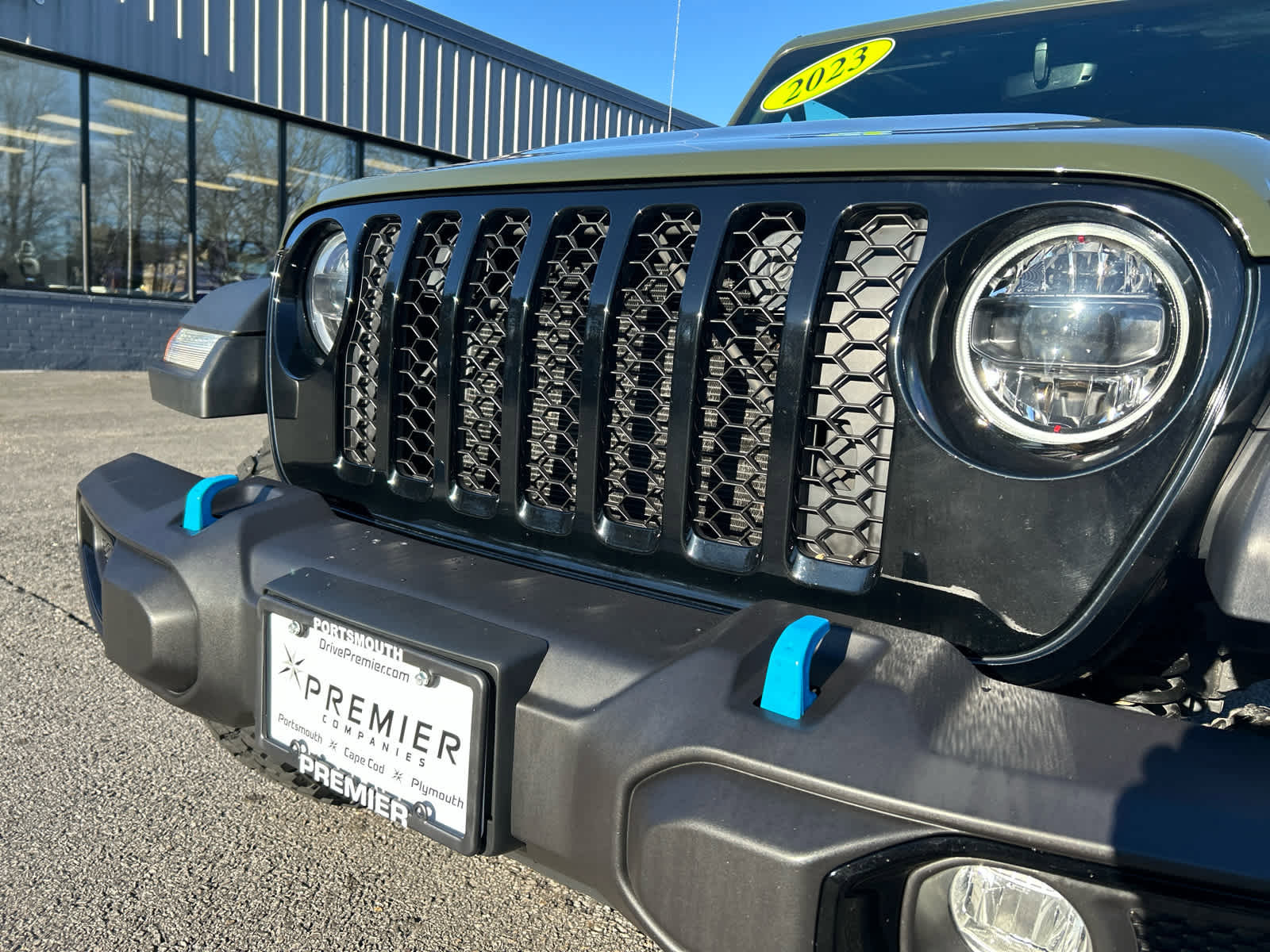 Used 2023 Jeep Wrangler Unlimited w/ Sun & Screen Package image 15