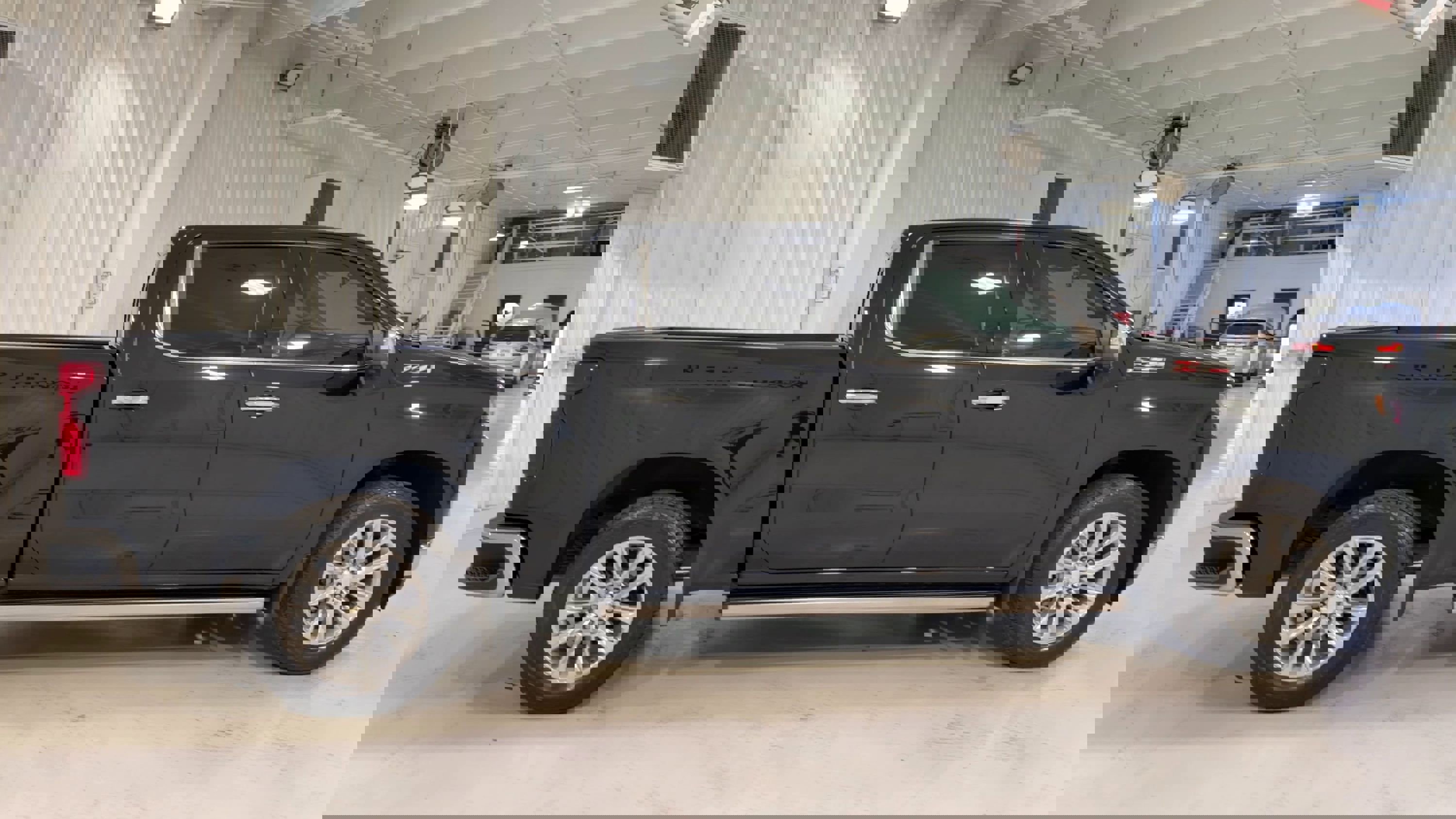 Used 2021 Chevrolet Silverado 1500 LTZ w/ Z71 Off-Road Package image 2