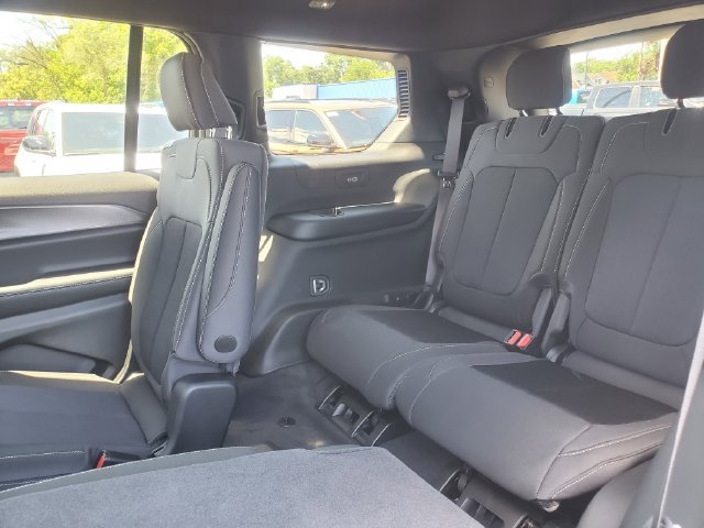 New 2026 Jeep Grand Cherokee L 4WD image 15