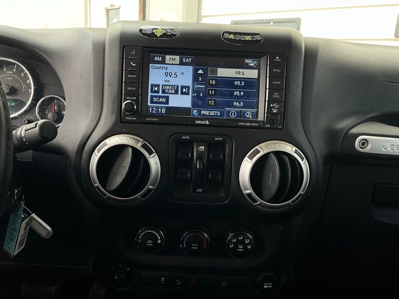 Used 2014 Jeep Wrangler Unlimited Sahara w/ Connectivity Group AWD/4WD image 21