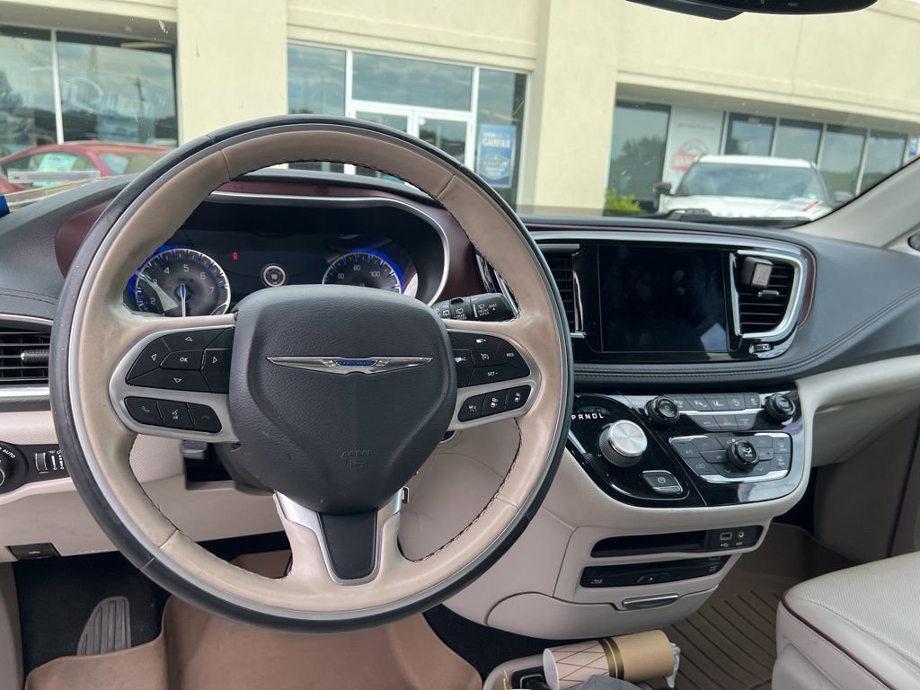 Used 2019 Chrysler Pacifica Limited image 8