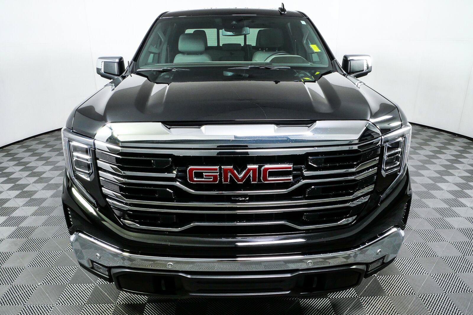 Used 2024 GMC Sierra 1500 SLT w/ SLT Premium Plus Package AWD/4WD image 27