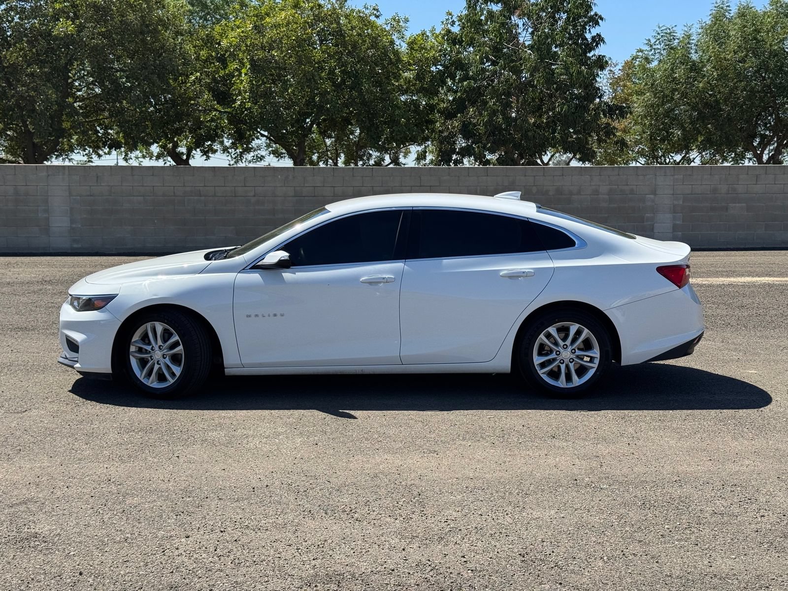 Used 2017 Chevrolet Malibu LT FWD image 7