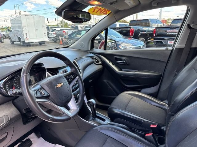 Used 2017 Chevrolet Trax LT w/ LT Convenience Package FWD image 10