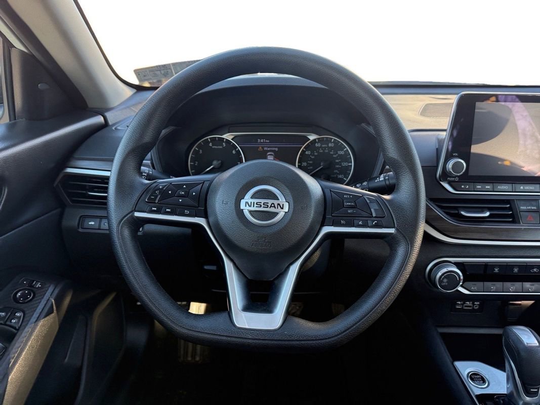 Used 2025 Nissan Altima 2.5 SV image 12