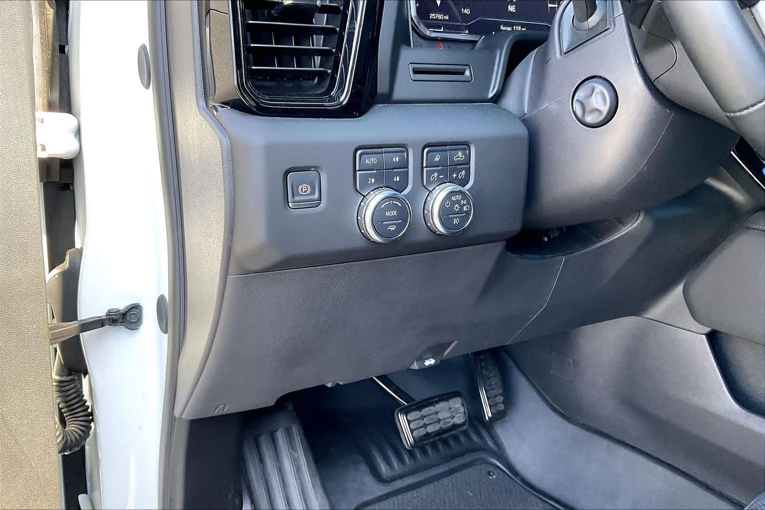 Used 2024 GMC Sierra 1500 AT4 w/ AT4 Premium Package AWD/4WD image 35