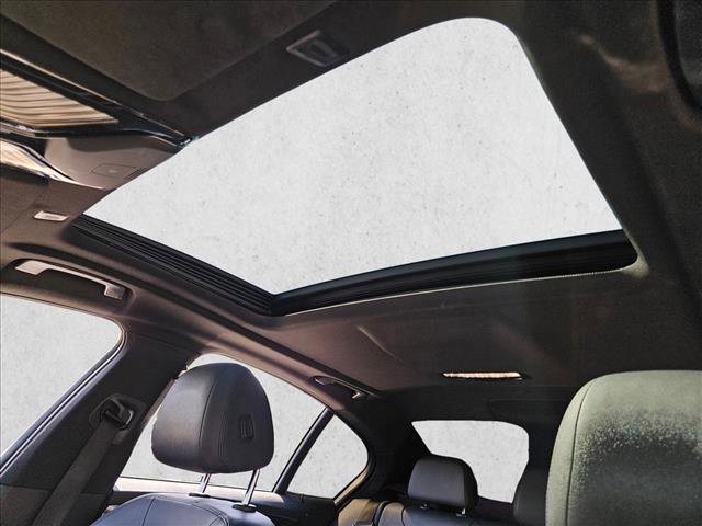 Used 2018 BMW 530e RWD image 17