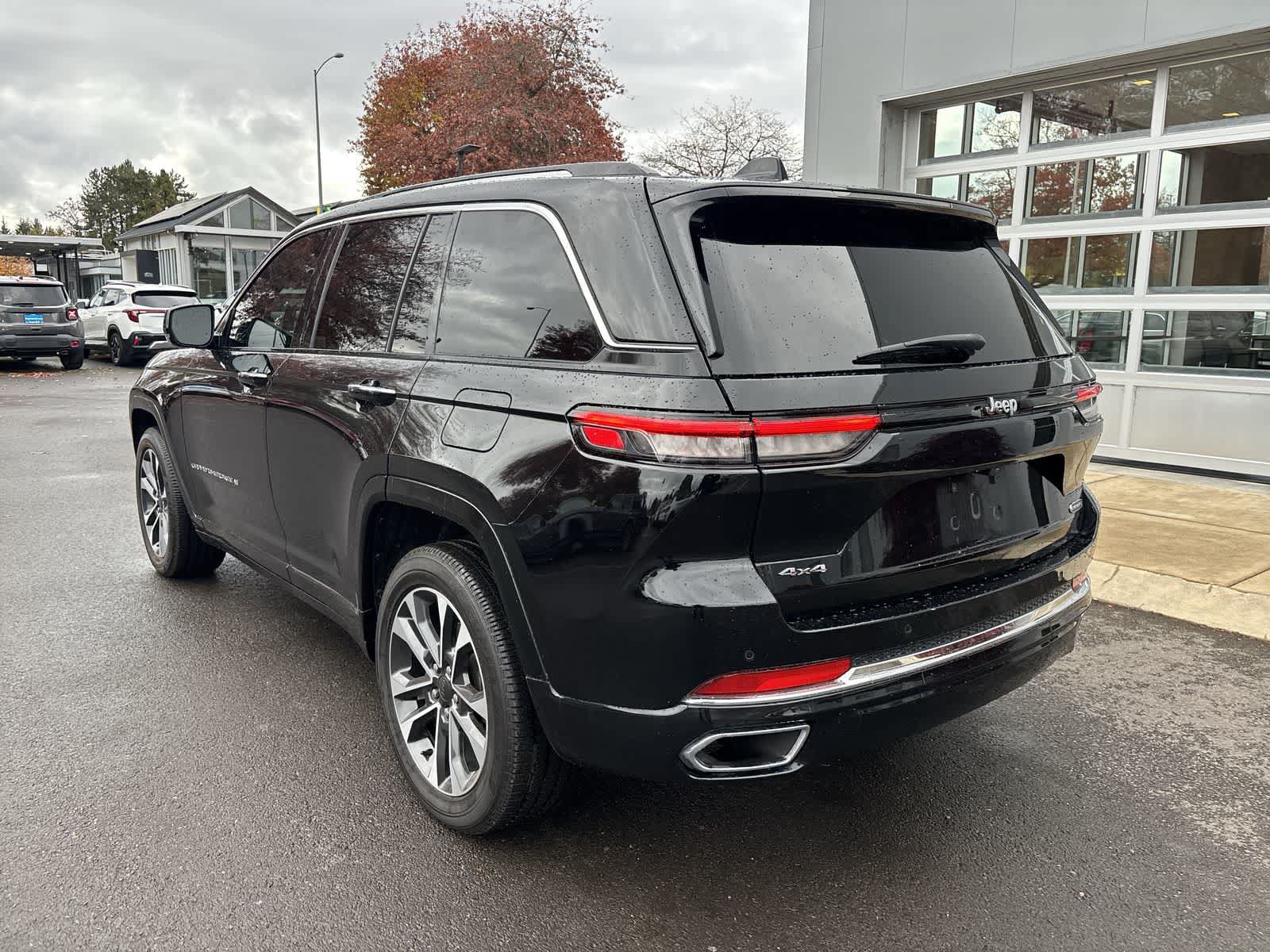 Certified 2022 Jeep Grand Cherokee Overland AWD/4WD image 3