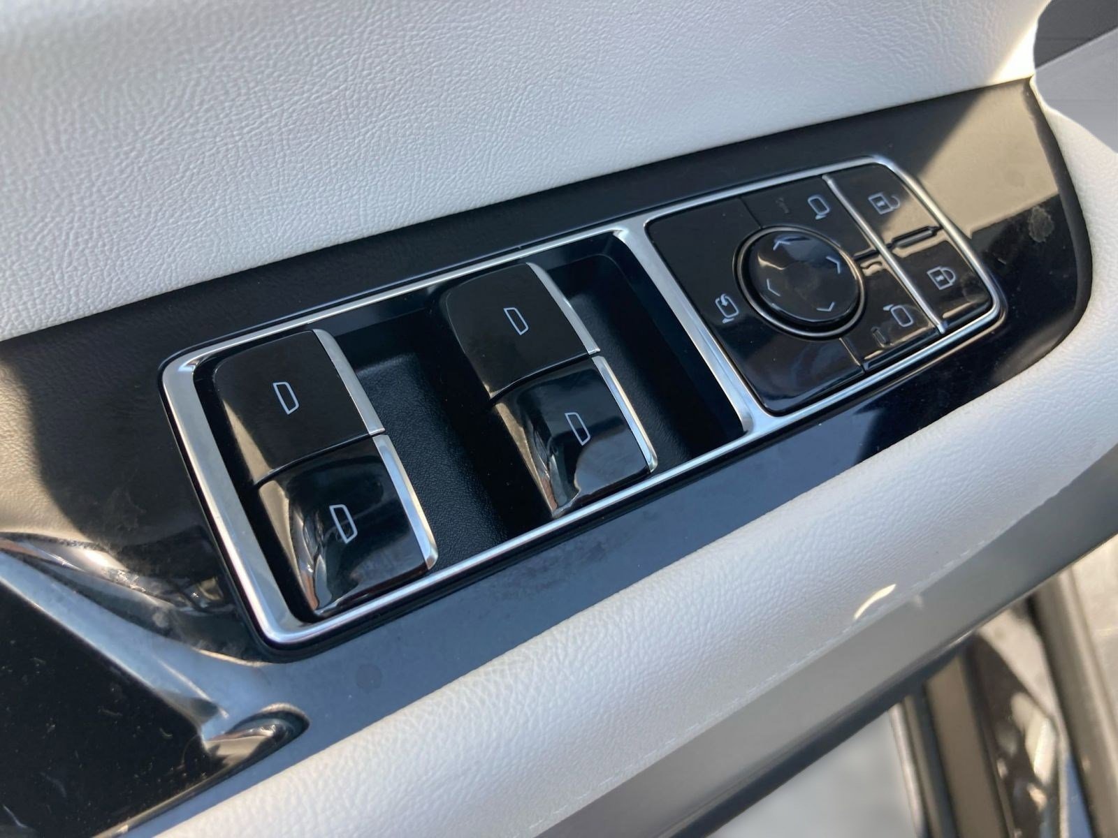New 2026 Cadillac Vistiq Luxury w/ LPO, Floor Liner Package image 21