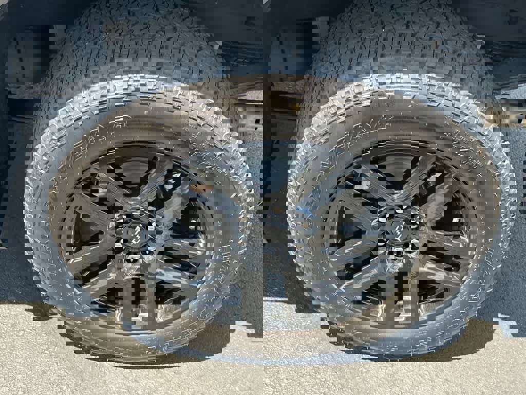 Used 2025 Chevrolet Silverado 1500 High Country w/ Midnight Edition image 28