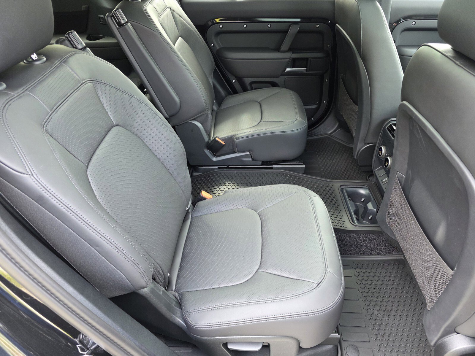 New 2026 Land Rover Defender 130 X-Dynamic SE AWD/4WD image 5