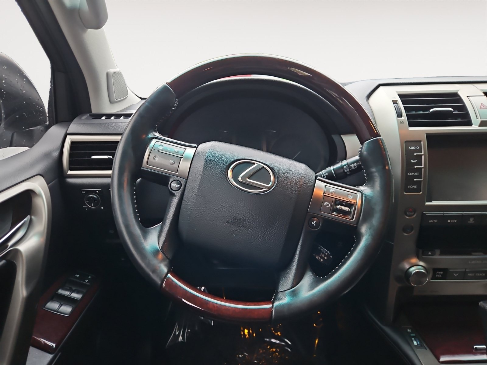 Used 2014 Lexus GX 460 w/ Premium Package AWD/4WD image 12