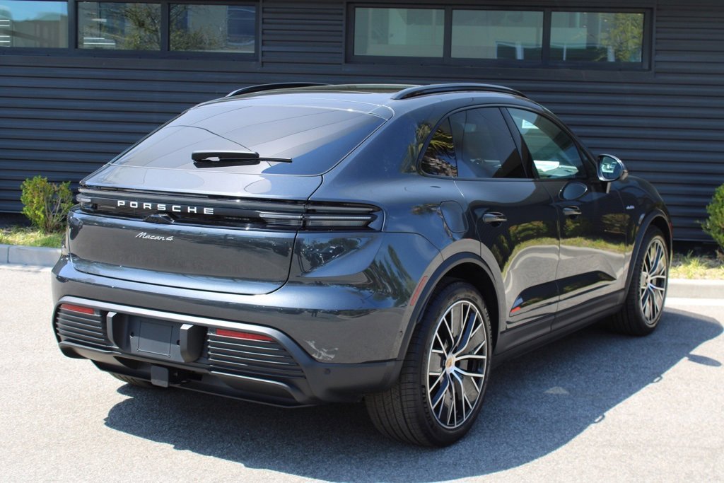 New 2024 Porsche Macan 4 Electric image 7