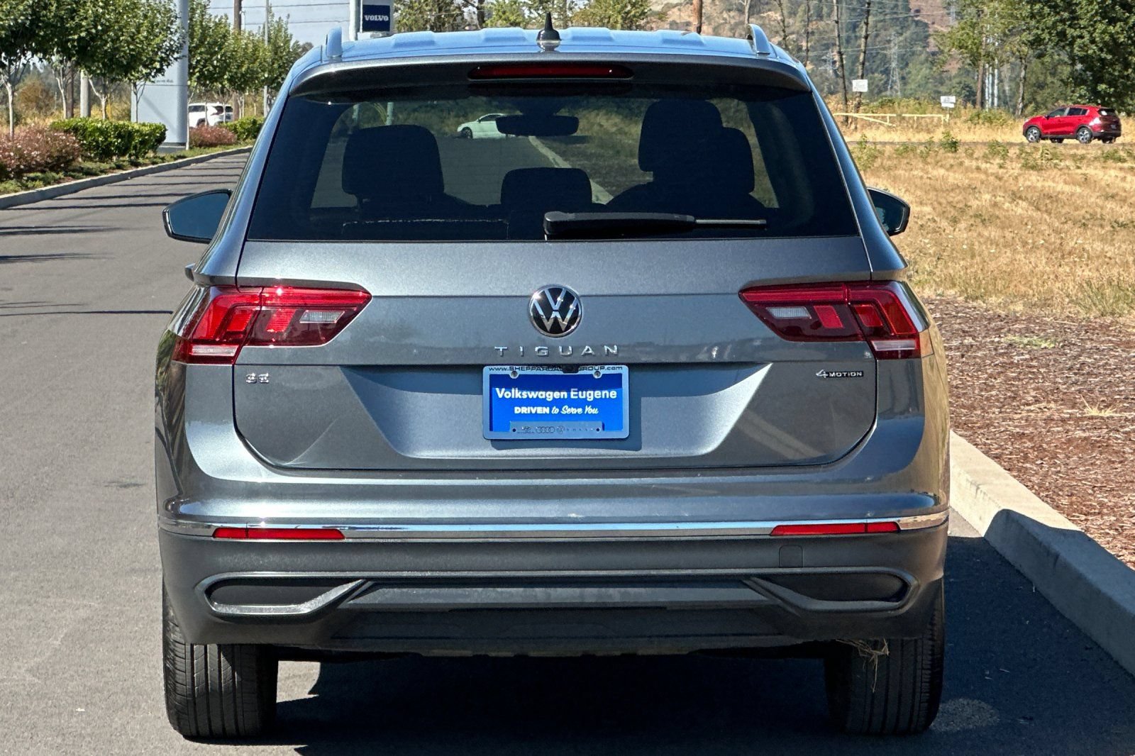 Used 2024 Volkswagen Tiguan SE AWD/4WD image 4