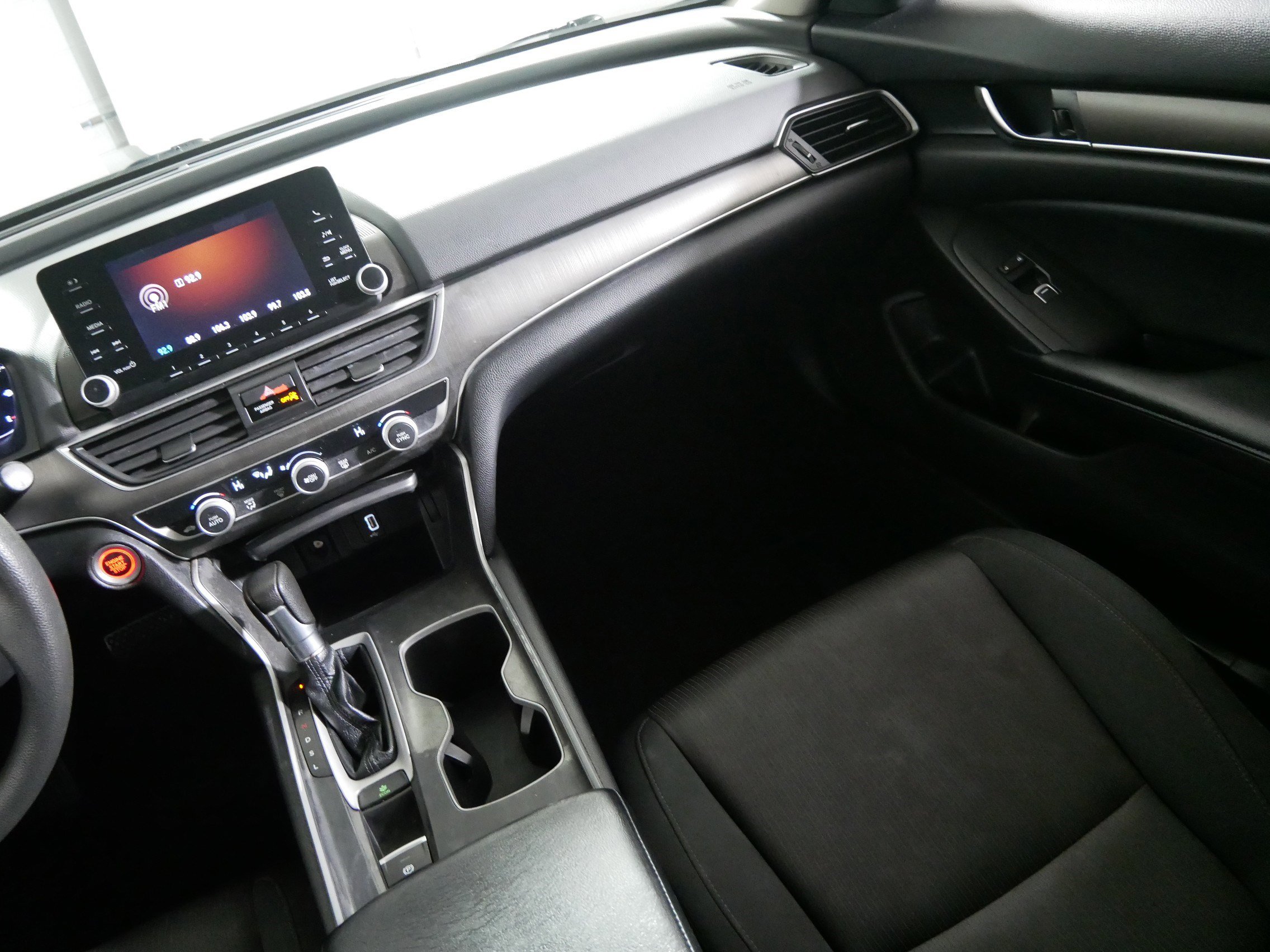 Used 2018 Honda Accord LX image 11