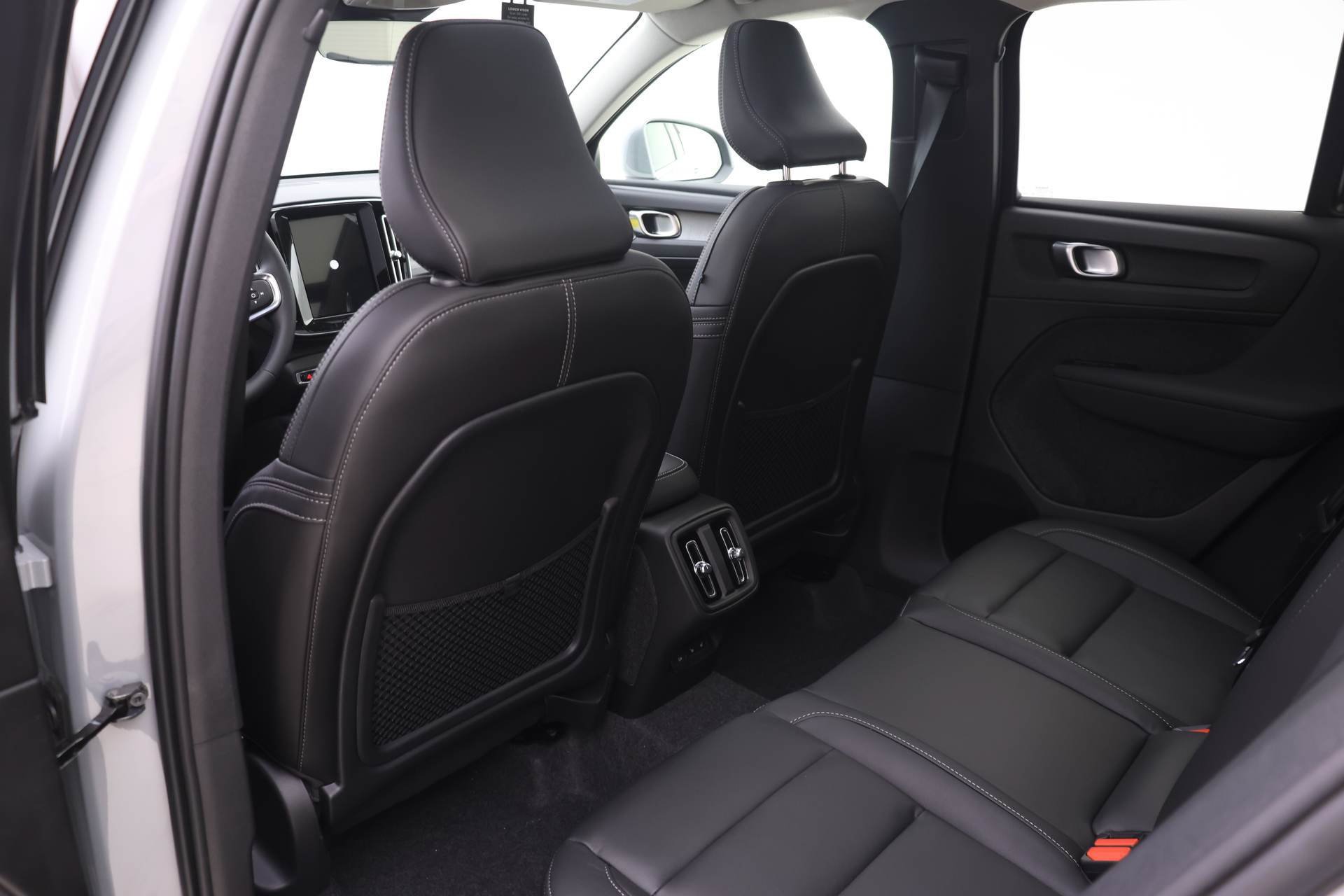 New 2025 Volvo XC40 B5 Ultra w/ Protection Package Premier AWD/4WD image 11