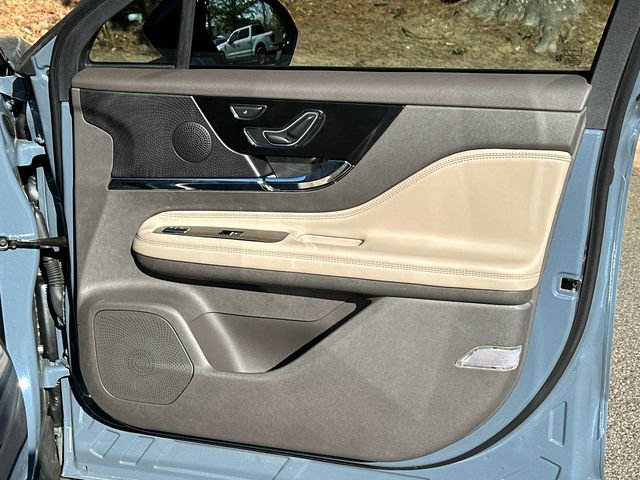 Certified 2023 Lincoln Corsair FWD w/ Equipment Group 101A image 17