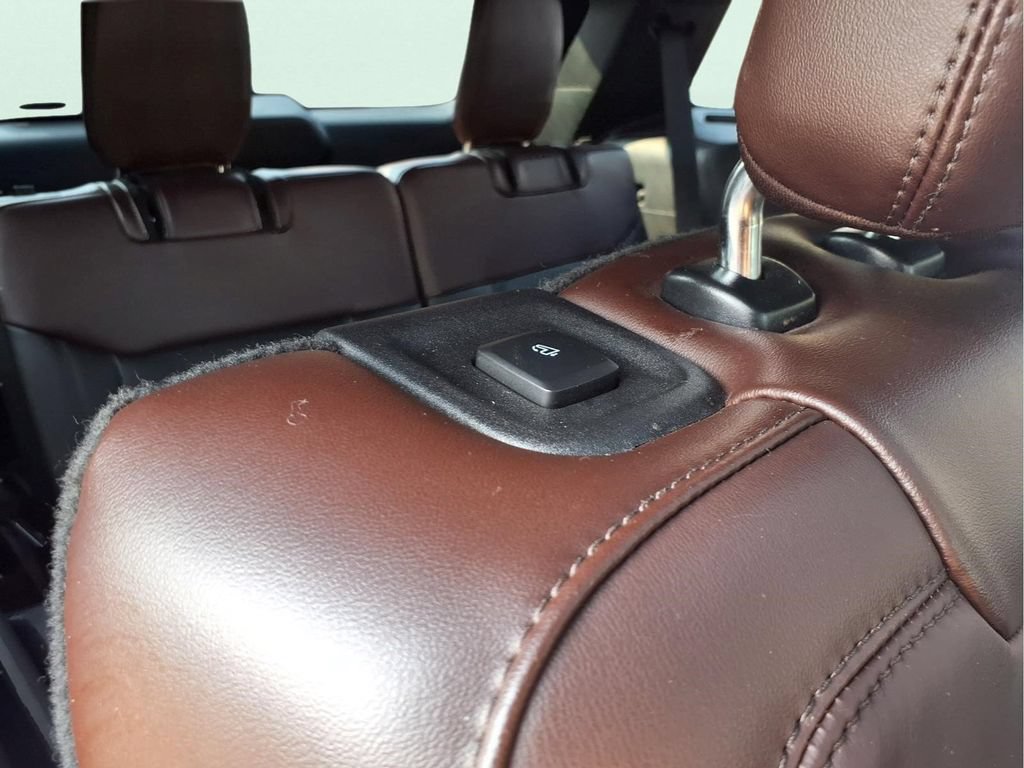 Used 2023 Ford Explorer Platinum w/ Technology Package AWD/4WD image 30