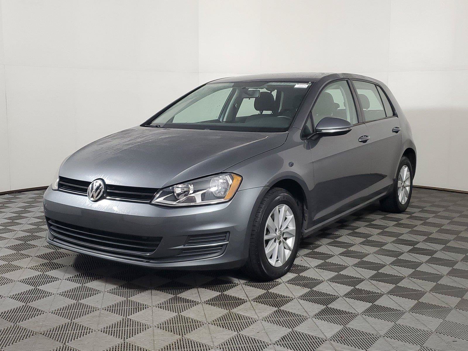 Used 2017 Volkswagen Golf 4-Door FWD image 1