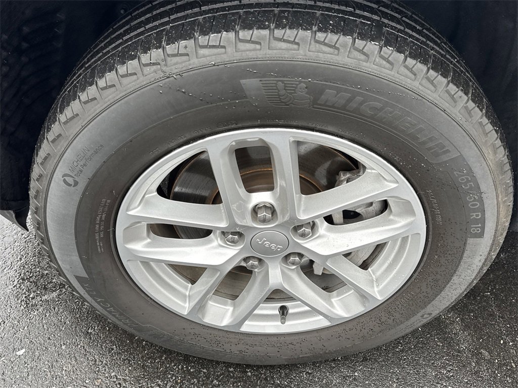 Used 2022 Jeep Grand Cherokee L Laredo w/ Luxury Tech Group I image 14